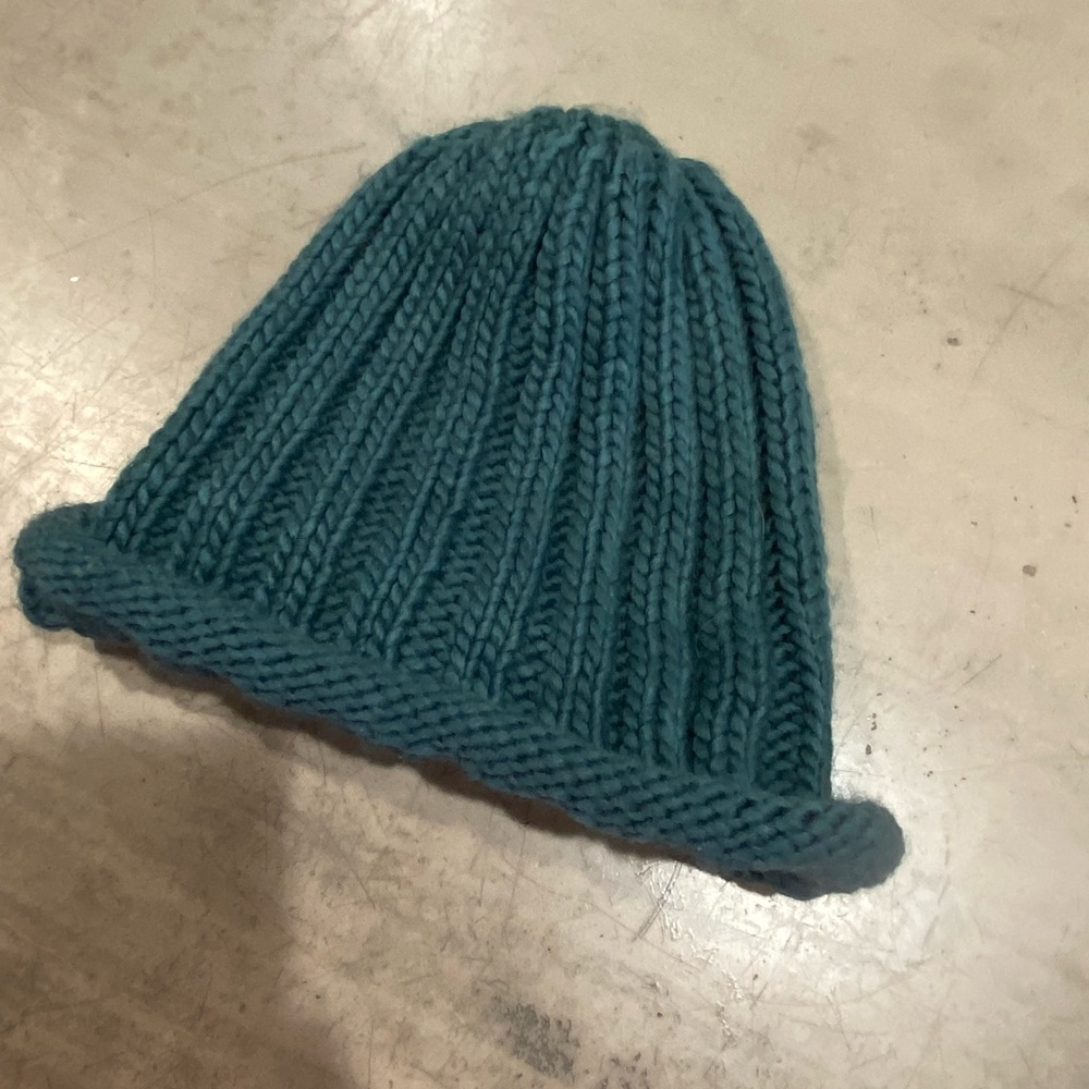 FREE PEOPLE knit beanie- NWOT!Never worn/ SO cozy & cute🤗 UNISEX but under gals